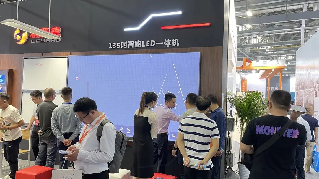 凯发天生赢家一触即发首页教育新品及解决方案惊艳亮相81届教装展